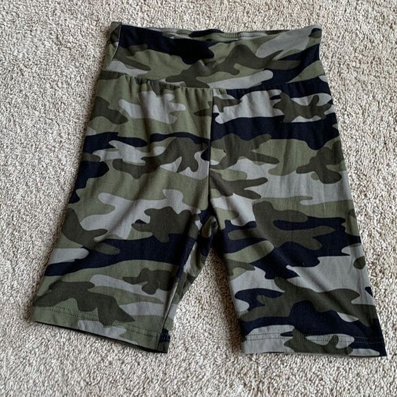 Lot Of 2 Biker Shorts Animal Print & Camo size spandex small and XS - Picture 3 of 6